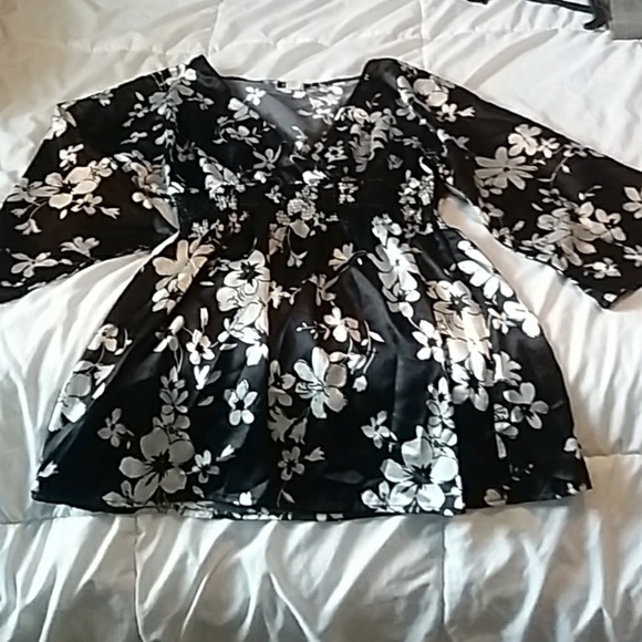 Silk flower blouse - Picture 5 of 5